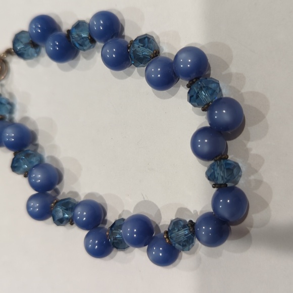 Blue glass bead bracelet - Picture 3 of 4